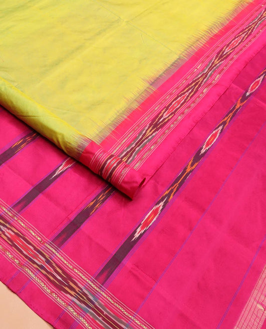 Green Plain Ikkat Silk Saree with a Contrast Rani Pink Border Accentuated by a Hazy Ikkat Weave, Featuring a Pallu Flanked by Stripes and Ikkat Texture
