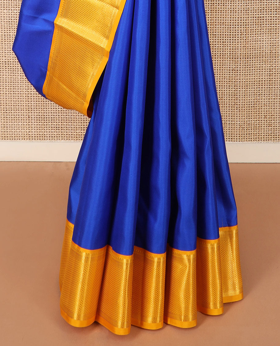 Royal blue plain Kanchipuram silk saree, contrast border of salngai, muthu, and ara maadam designs, and intricate pallu