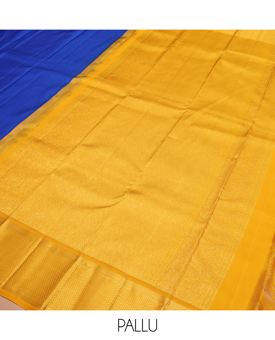 Royal blue plain Kanchipuram silk saree, contrast border of salngai, muthu, and ara maadam designs, and intricate pallu