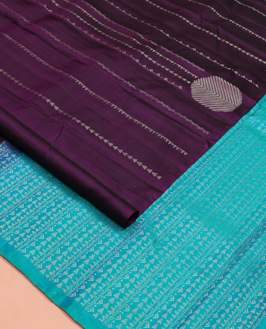 Borderless purple geometric patterned Kanchipuram silk saree, contrast pallu of temple designs