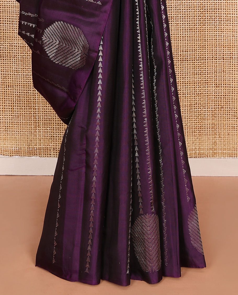Borderless purple geometric patterned Kanchipuram silk saree, contrast pallu of temple designs