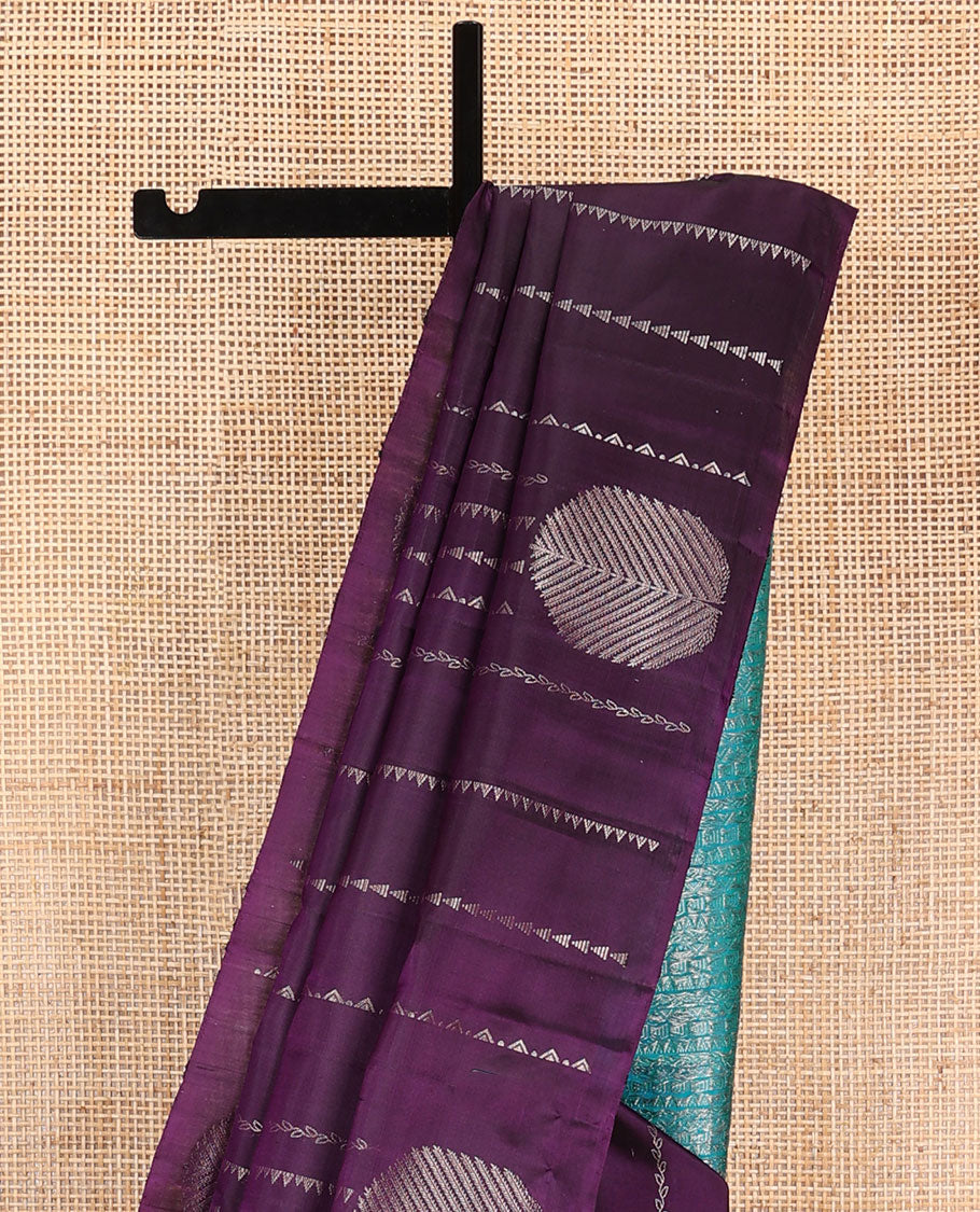 Borderless purple geometric patterned Kanchipuram silk saree, contrast pallu of temple designs