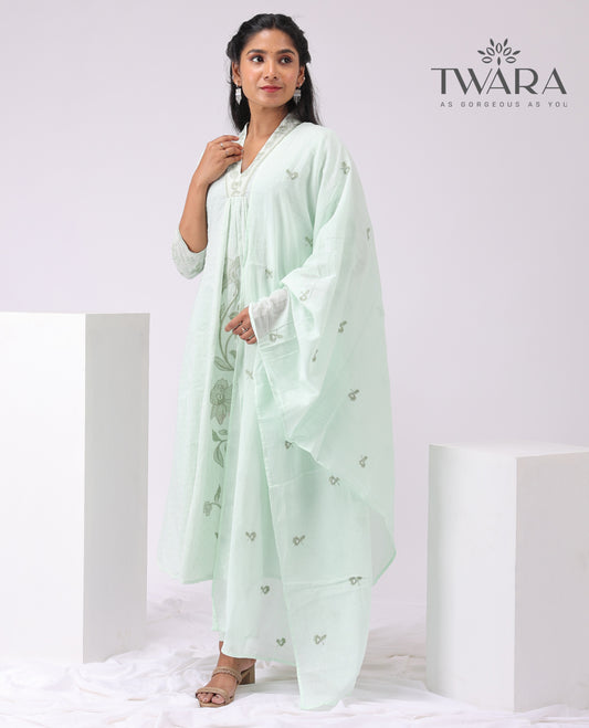 Twara light green floral design v neck, 3/4 th sleeve, below knee lenght with straight pants & floral motifs dupatta