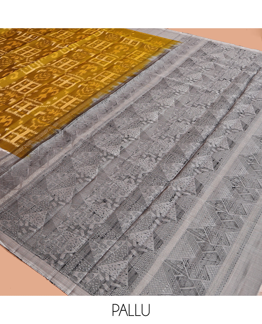 Green Mayuri Soft Silk Saree, Richly Detailed with Ikat Weave, Complemented by a Contrast Border, Geometric-Patterned Pallu, and a Contrast Blouse
