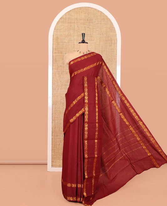 Maroon Plain Sungudi Cotton Saree, Highlighted by Traditional Rettai Pettu Rudraksham Border, Striped Pallu, and a Matching Blouse