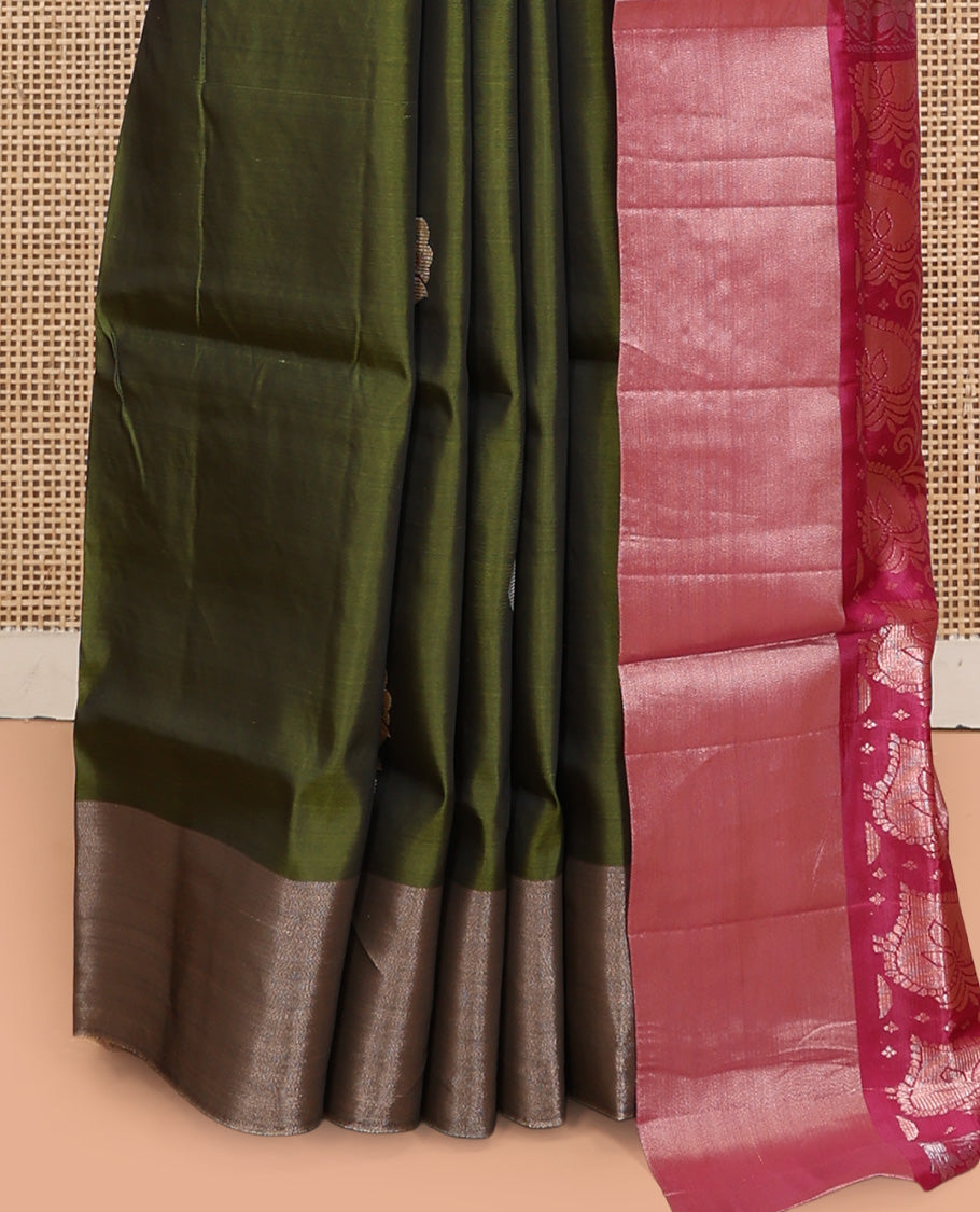 Green Uppada Saree, Enthralled with Hibiscus Floral Buttas, a Bavanji Border, Contrast Intricate Pallu, and a Contrast Blouse