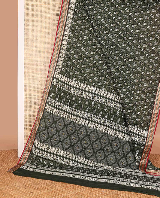 Green ogee patterns printed mul mul cotton saree, contrast traditional thread border, and geometric printed pallu
