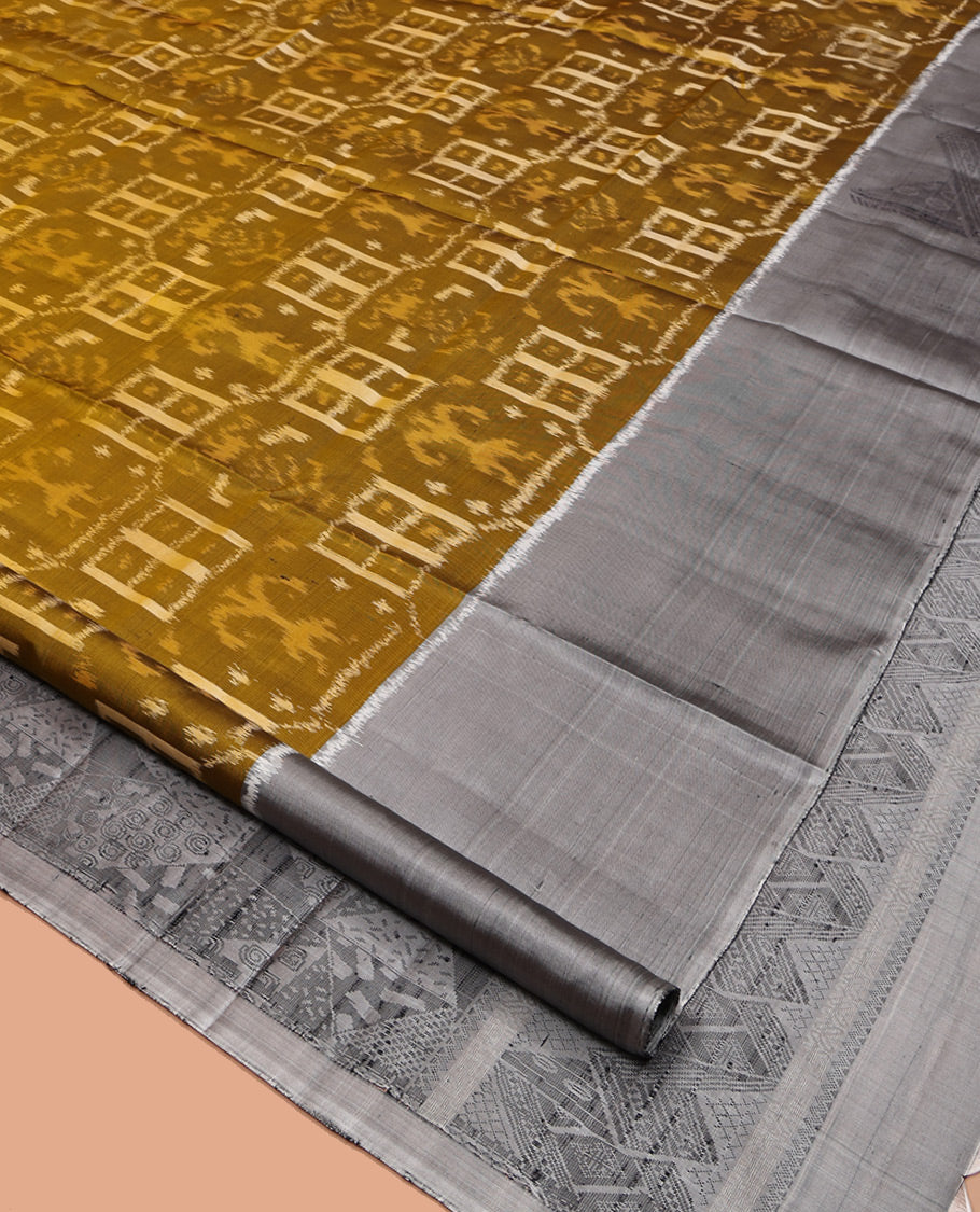 Green Mayuri Soft Silk Saree, Richly Detailed with Ikat Weave, Complemented by a Contrast Border, Geometric-Patterned Pallu, and a Contrast Blouse