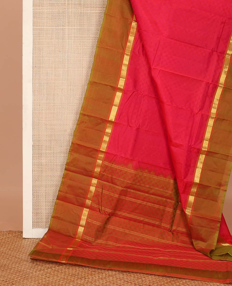 Red paiyadi kattam Kanchipuram silk saree, contrast border of rekku, and vanki designs, and sparsely checked pallu