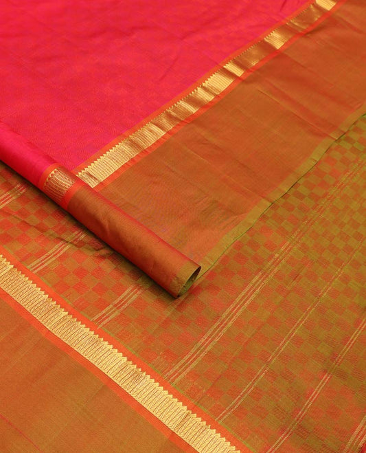 Red paiyadi kattam Kanchipuram silk saree, contrast border of rekku, and vanki designs, and sparsely checked pallu
