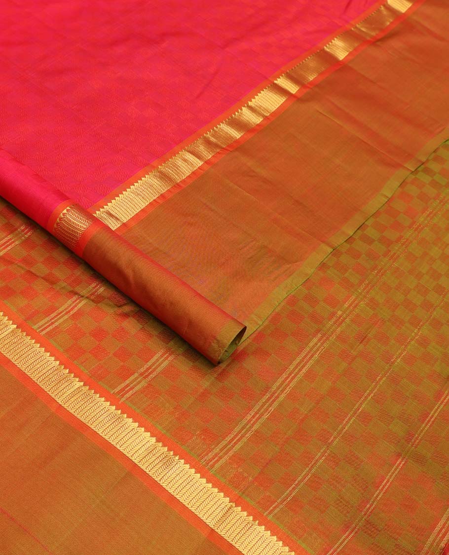 Red paiyadi kattam Kanchipuram silk saree, contrast border of rekku, and vanki designs, and sparsely checked pallu