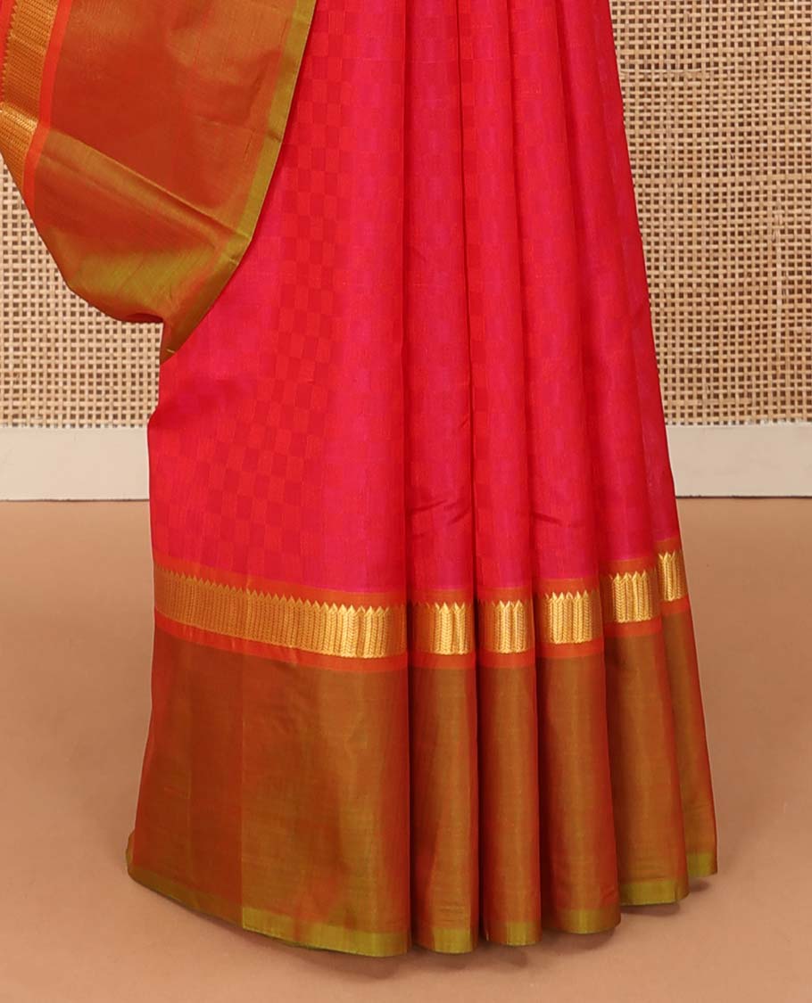 Red paiyadi kattam Kanchipuram silk saree, contrast border of rekku, and vanki designs, and sparsely checked pallu