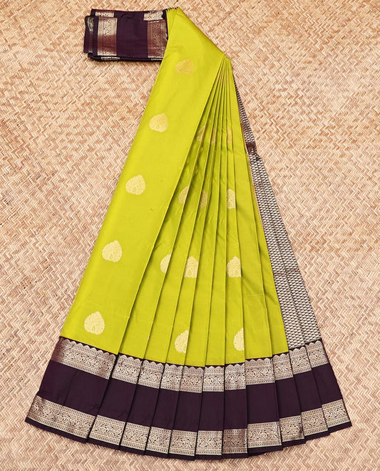 Green Budget Silk Saree, Finely Crafted with Zari Buttas, Complemented by a Contrast Traditional Zari Rettai Pettu Border, Jaal Pallu, and a Contrast Blouse