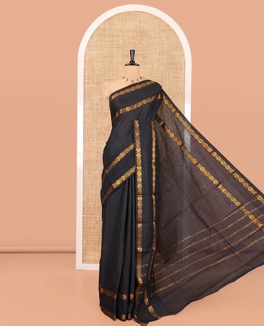 Black Plain Sungudi Cotton Saree, Highlighted by Traditional Rettai Pettu Rudraksham Border, Striped Pallu, and a Matching Blouse