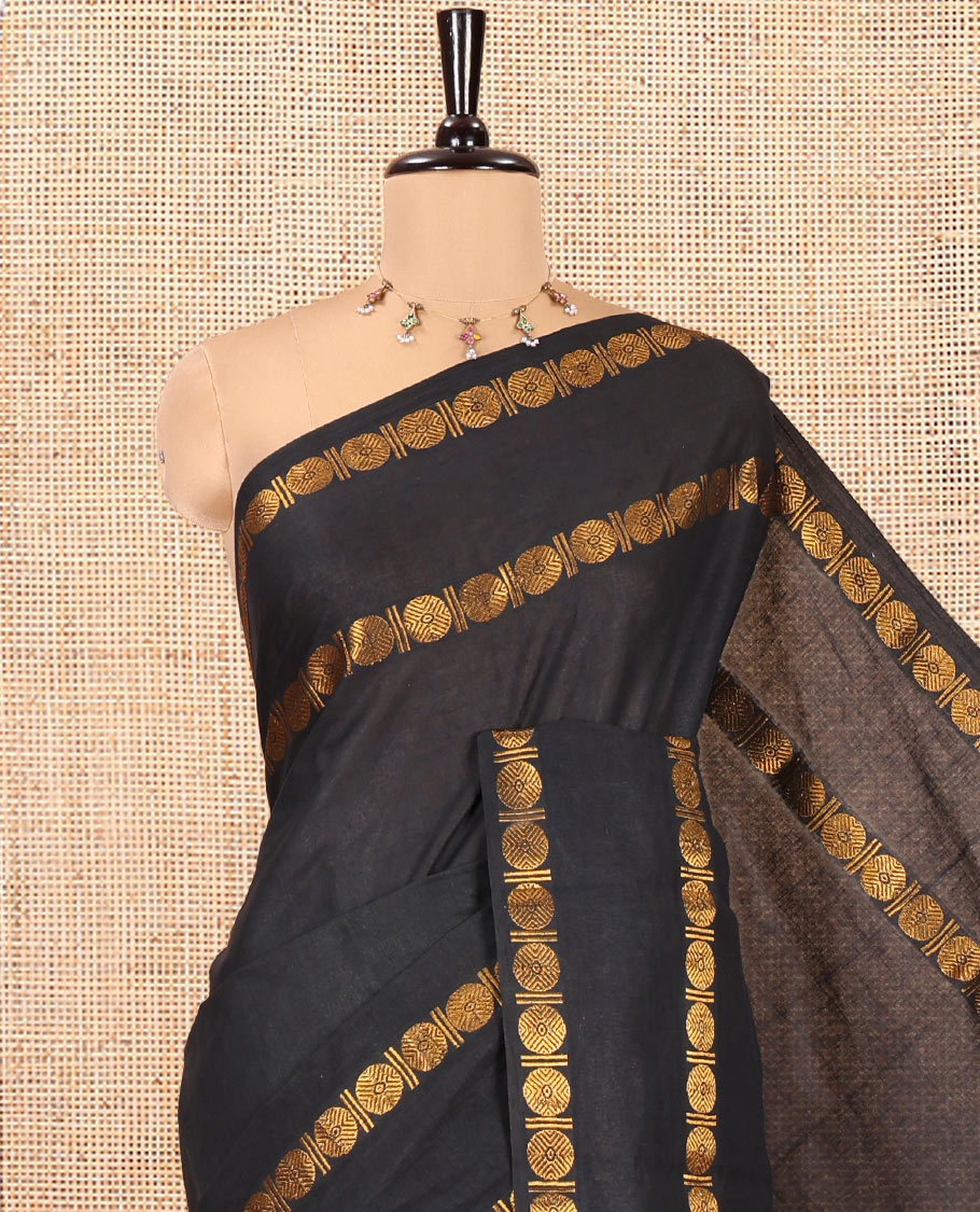 Black Plain Sungudi Cotton Saree, Highlighted by Traditional Rettai Pettu Rudraksham Border, Striped Pallu, and a Matching Blouse