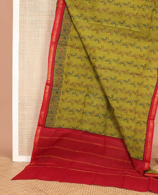 Green paisleys printed Sungudi cotton saree, contrast zari border & zari striped pallu