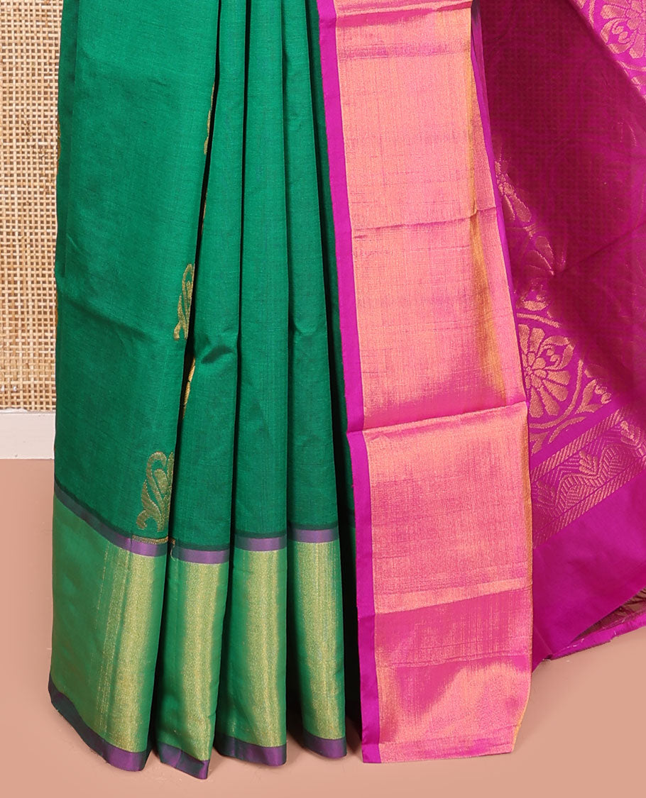 Green Kuppadam Cotton Saree, Beautified with Zari Buttas All Over Its Body, Complemented by a Bavanji Border, Pallu of Ogee Patterns, and Paired with a Contrast Blouse