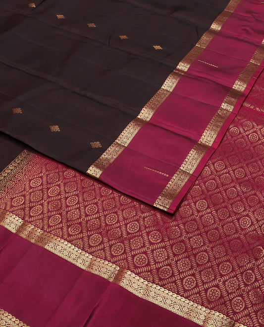 Brown kolam buttas vasundhara silk mix saree, contrast butta enclosed jaal pallu & rettai pettu border of manga, muthu, kathir & kodi visiry