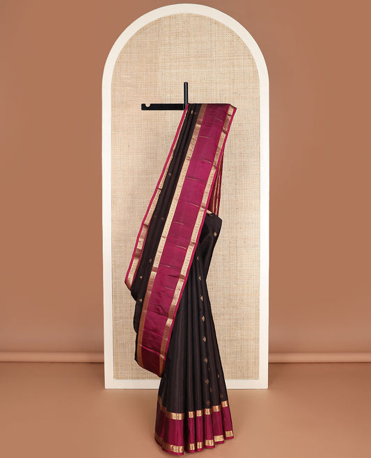 Brown kolam buttas vasundhara silk mix saree, contrast butta enclosed jaal pallu & rettai pettu border of manga, muthu, kathir & kodi visiry
