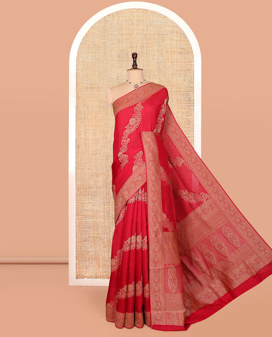 Red Matka Silk Saree, Impeccably Styled with Floral Jaal Jacquard Design on Its Body, Highlighted by Traditional Design Border, Intricately Designed Pallu, and Paired with a Matching Blouse