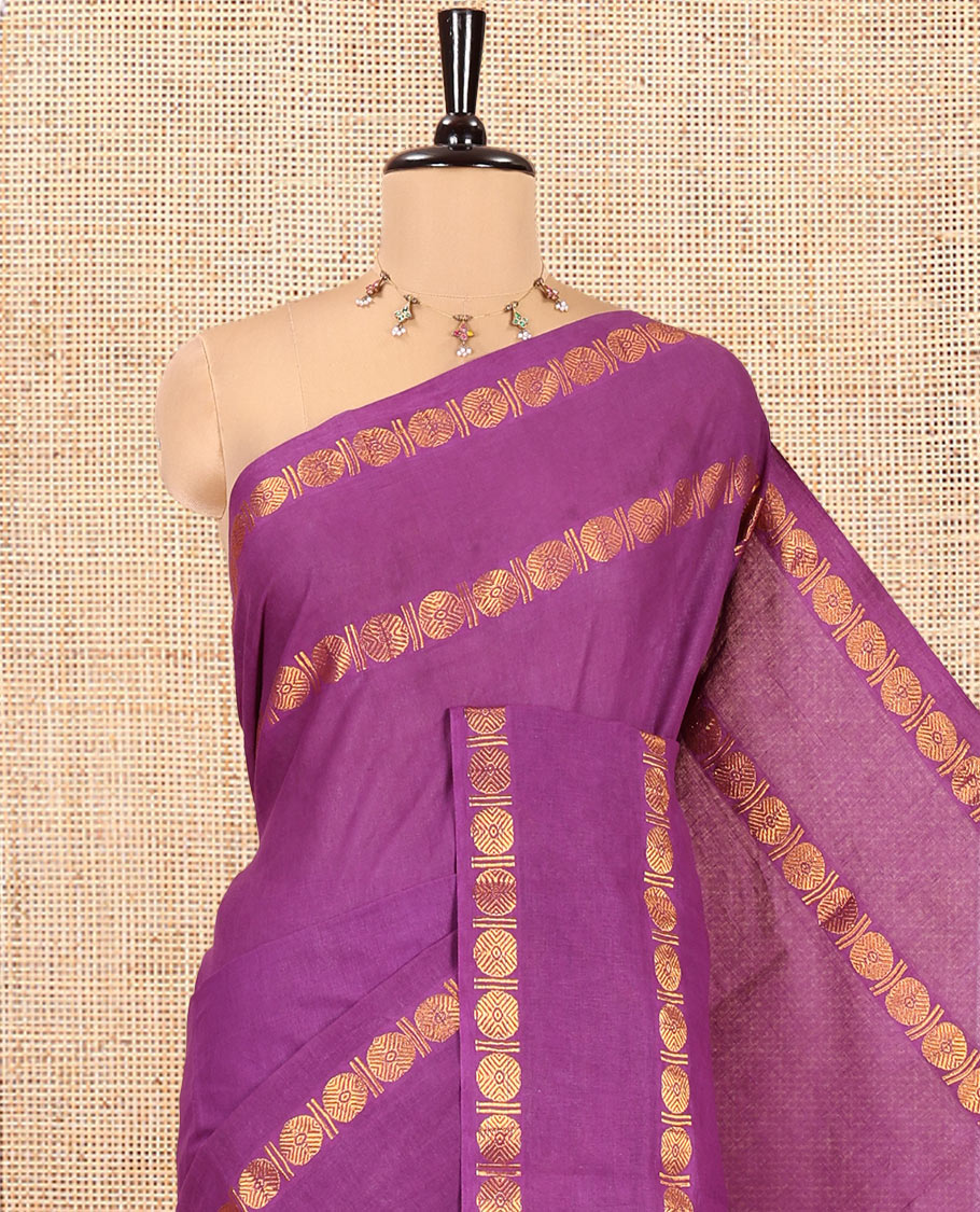 Violet Plain Sungudi Cotton Saree, Highlighted by Traditional Rettai Pettu Rudraksham Border, Striped Pallu, and a Matching Blouse
