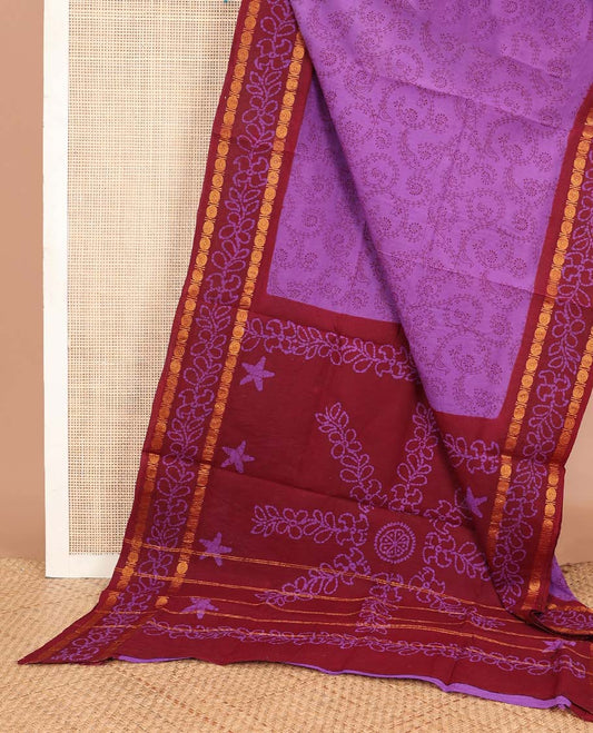 Purple vines printed Sungudi cotton saree, contrast rudraksham motif border & pallu of batik print