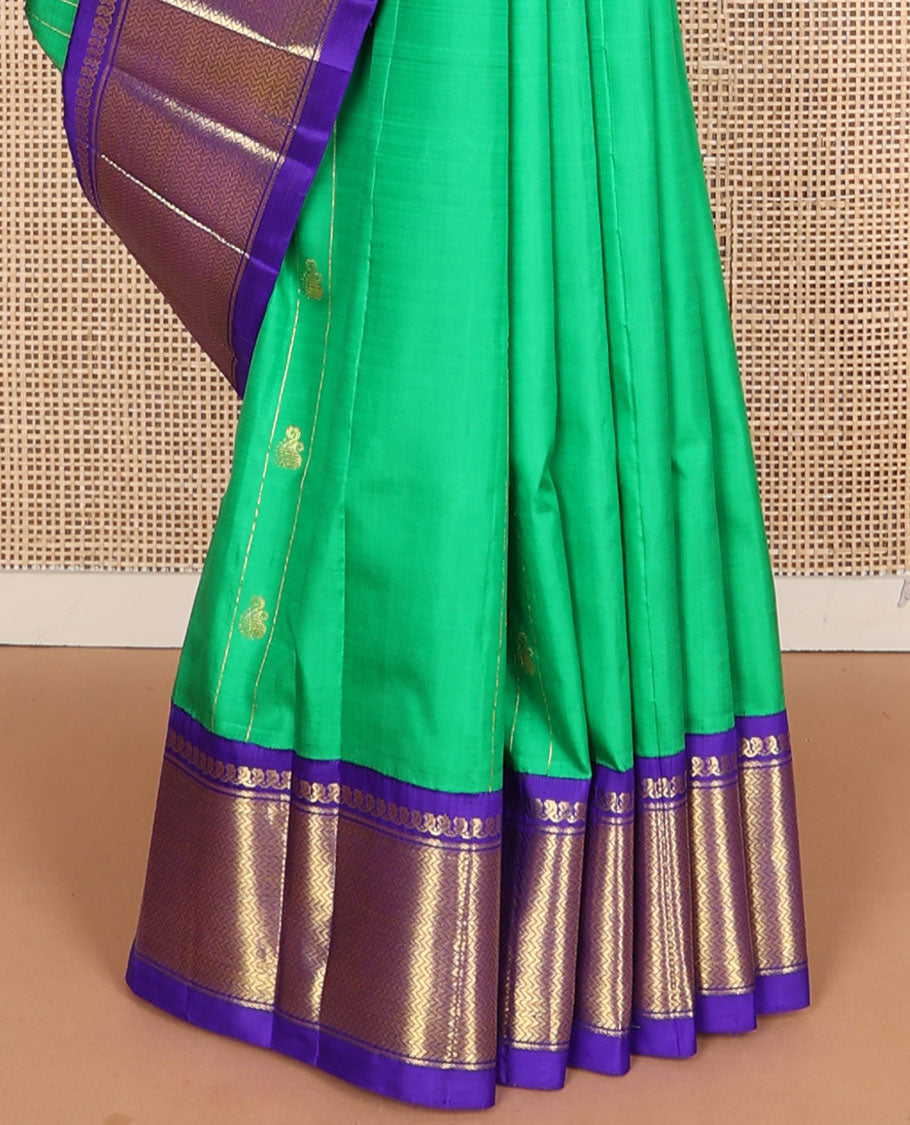 Green zari buttas Kanchipuram silksaree, contrast one-sided korvai border of manga mokku & vanki design & pallu of kodi visiry designs