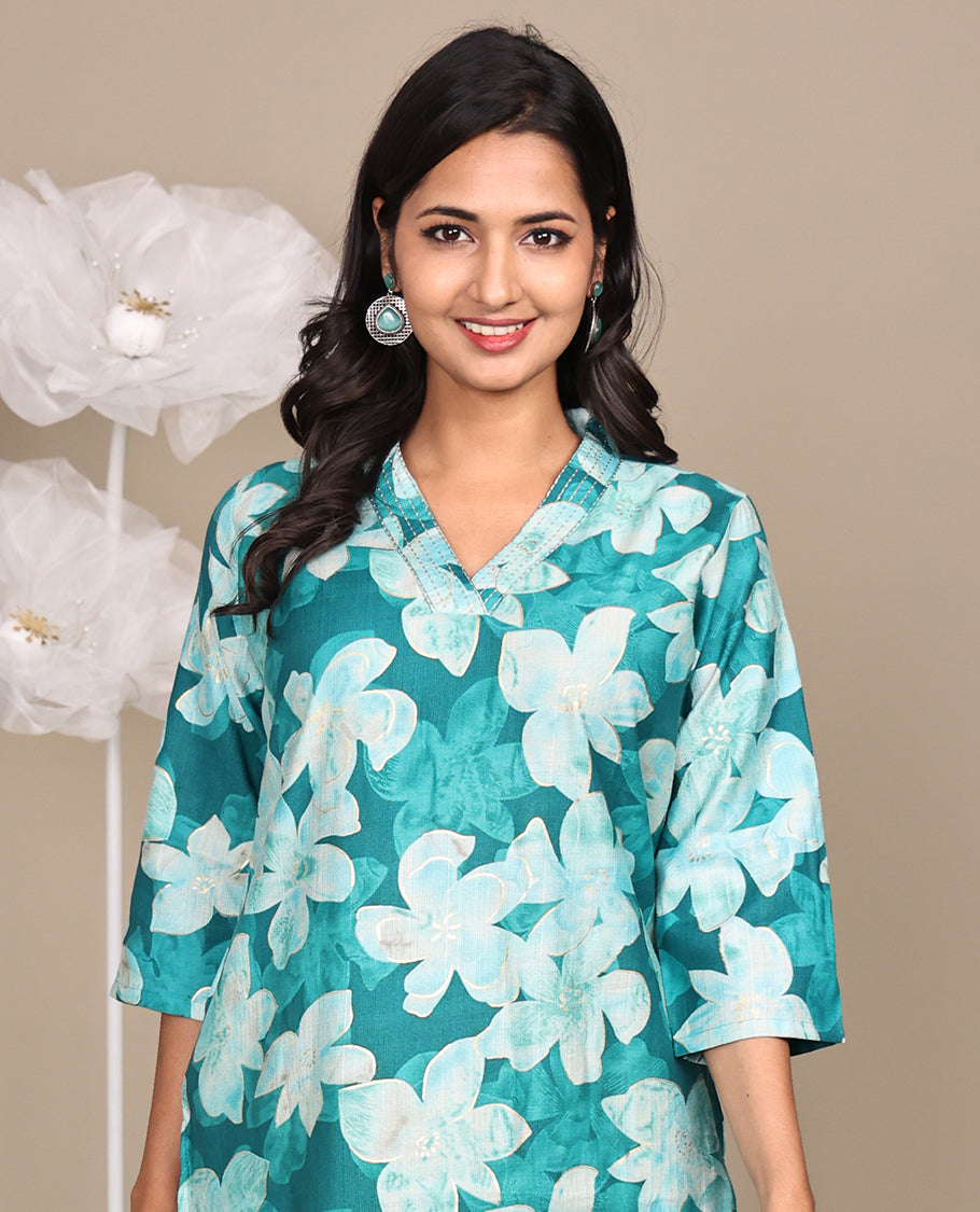 Blue Flower Motifs Printed Below-Knee-Length Cotton Kurti, Adorned with V-Neckline, 3/4 Sleeves, Straight-Cut Length