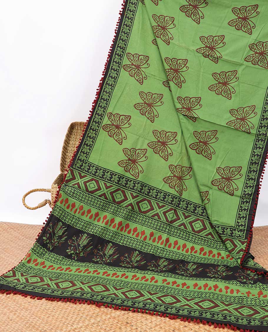 Green butterfly design mul mul cotton saree with contrast floral design border & floral design pallu