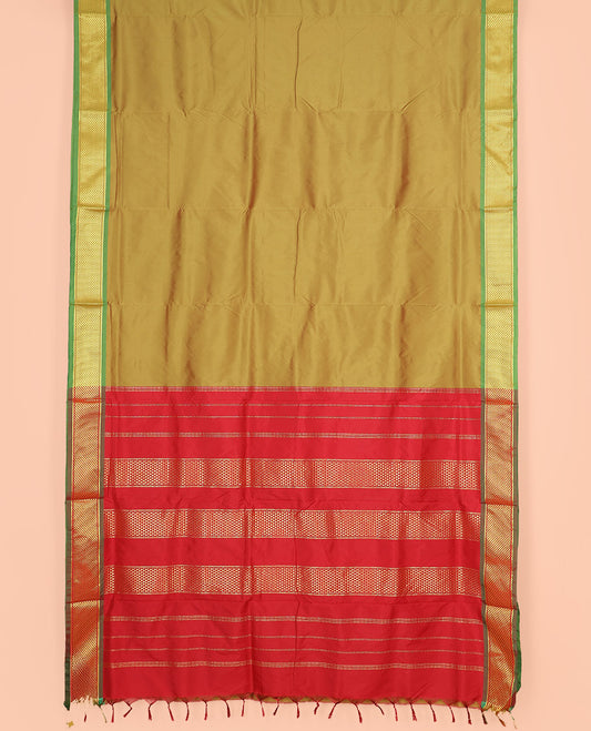 Green Plain Ten-Yard Art Silk Saree, Complemented by a Contrast Traditional Ara Maadam Border, and Pallu Decked up with Zari Designs,