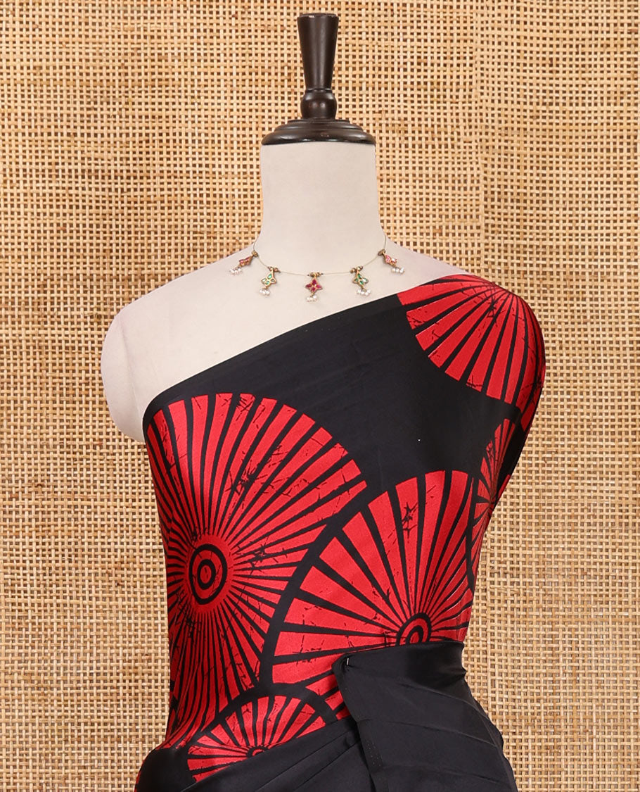 Borderless black-red sunburst motifs batik-style printed gajji silk saree, plain black blouse