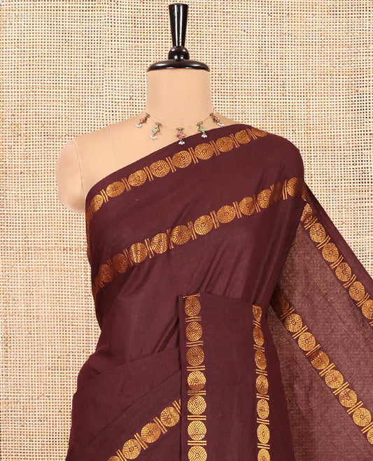 Brown Plain Sungudi Cotton Saree, Highlighted by Traditional Rettai Pettu Rudraksham Border, Striped Pallu, and a Matching Blouse