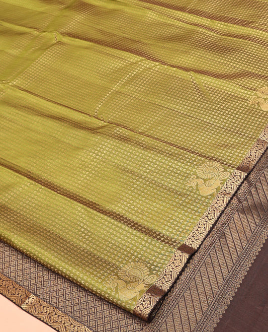 Green Vasundhara Lite Silk Mix Saree, Richly Steeped with Zari Buttas and Mayil Buttas On Its Body, Complemented by Captivating Contrast Piping Zari Border, Grand Jaal Pallu and Paired with a Contrast Blouse