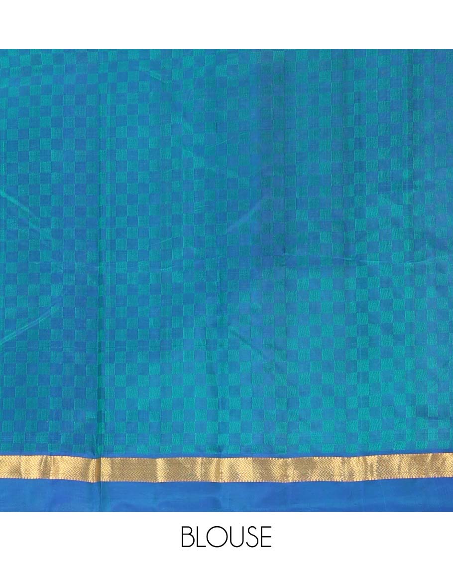 Green paiyadi kattam Kanchipuram silk saree, contrast border of muthu, and vanki designs, and zari striped pallu