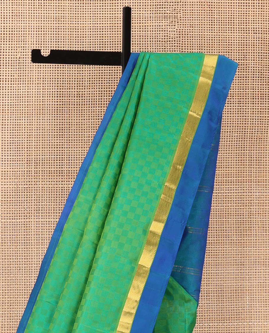 Green paiyadi kattam Kanchipuram silk saree, contrast border of muthu, and vanki designs, and zari striped pallu