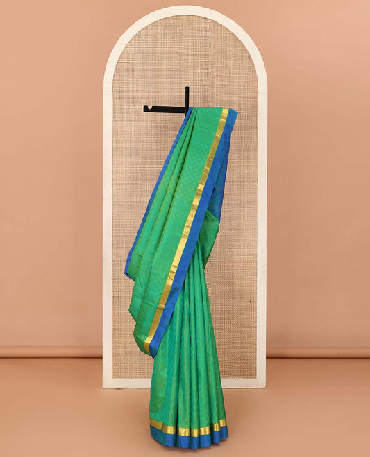 Green paiyadi kattam Kanchipuram silk saree, contrast border of muthu, and vanki designs, and zari striped pallu