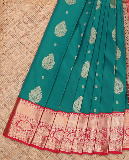Green Budget Silk Saree, Woven with Zari Buttas, Complemented by a Contrast Traditional Zari Border, Grand Jaal Pallu, and Contrast Blouse