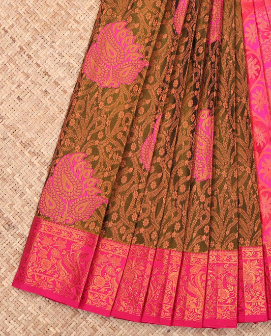 Green Budget Silk Saree, Finely Crafted with Jacquard Design, Complemented by a Contrast Floral Zari Border, Grand Pallu, and a Contrast Blouse
