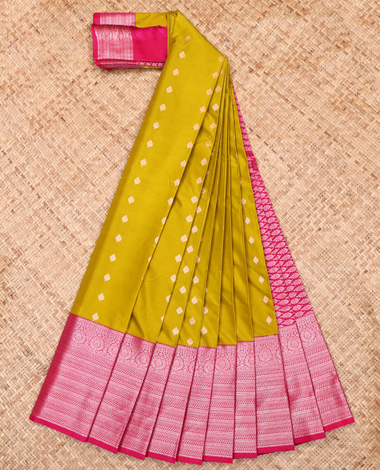 Green Budget Silk Saree, Graced with Zari Buttas, Complemented by a Contrast Traditional Zari Border, Grand Pallu, and a Contrast Blouse