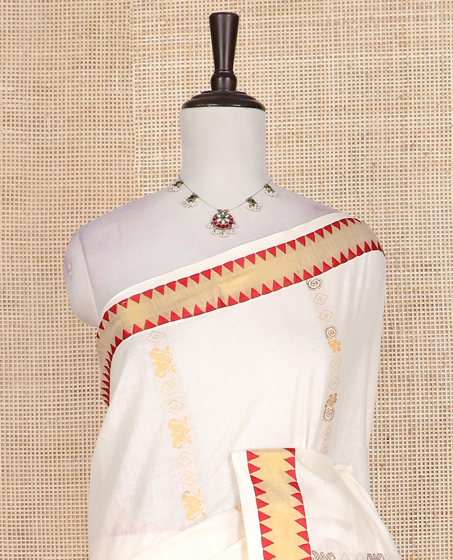 Cream zari design Kerala cotton saree, contrast temple border, and pallu of big chakram motifs