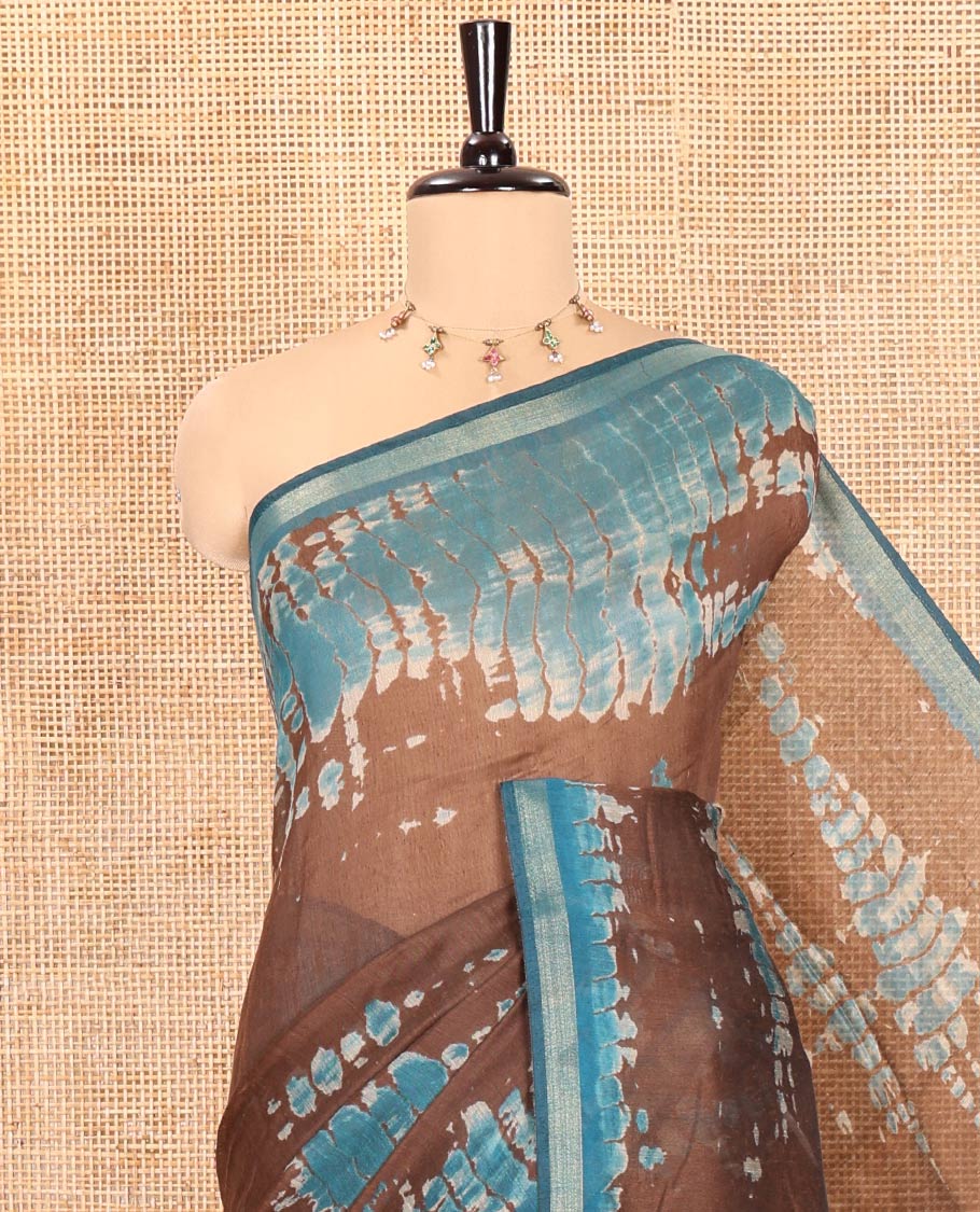 Coffee Brown Muslin Cotton Saree, Adorned with Marble-Textured Shibori Printed All Over Its Body, Subtle Piping Border, Pallu of Shibori Print, and Paired with a Contrast Blouse