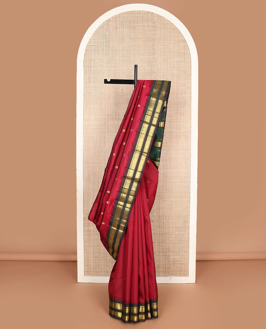 Maroon zari buttas Kanchipuram silksaree, contrast one-sided korvai border of thilakam mokku & jaal design & zari design pallu