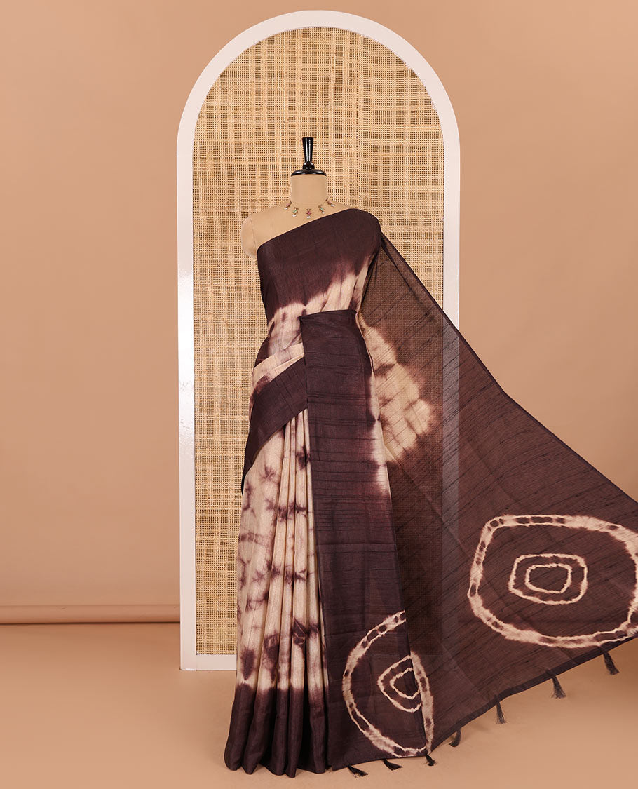 Wine shibori printed jute cotton saree, contrast plain border, plain pallu with tussels, and contrast plain blouse