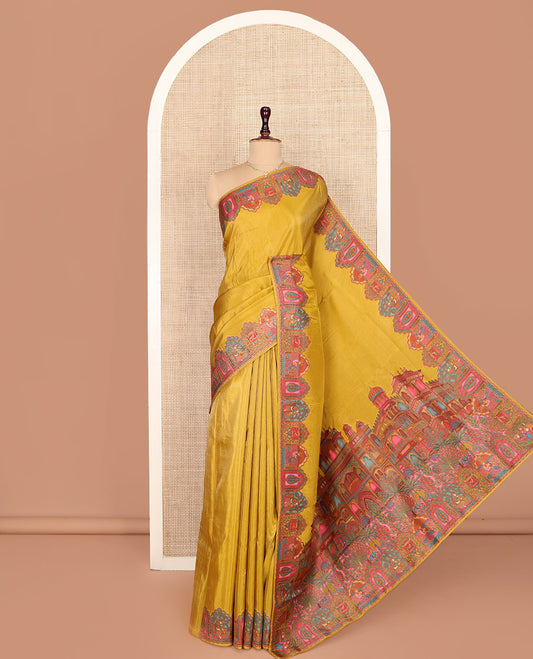Yellow Plain Dola Silk Saree, Complemented by Captivating Contrast Border of Meenakari-style Mughal Human Figurines, Pallu Artfully Pictures Mughal Human Figurines, and Paired with a Matching Blouse