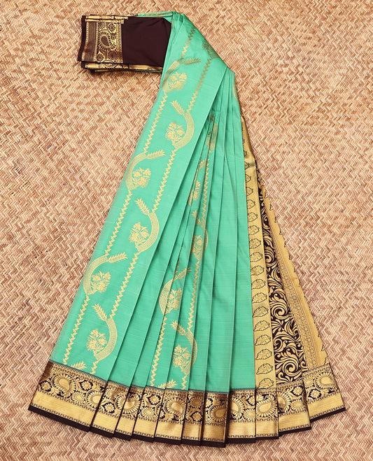 Green Budget Silk Saree, Graced with Zari Designs, Complemented by a Contrast Traditional Zari Border, Intricate Pallu, and a Contrast Blouse