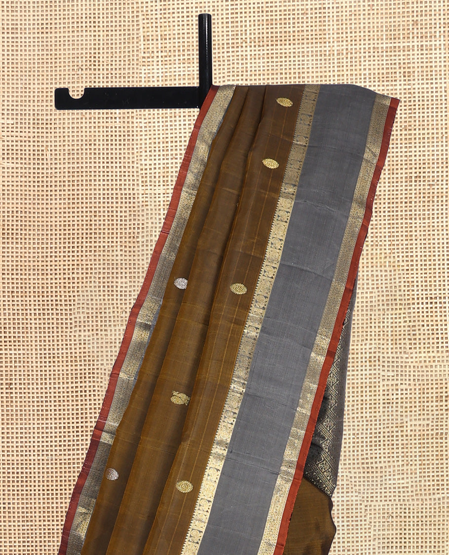 Green Kanchipuram Silk Saree, Artfully Detailed with Mayil-Chakram Buttas, a Contrast Rettai Pettu Border of Mayil and Chakram Designs, Jaal Pallu, and a Contrast Blouse