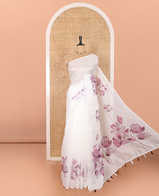 Borderless Off-White and Lavender-Shaded Green Silk Saree Enthralled with Floral Motifs Digital Print All Over Its Body, Elegantly Floral Printed Pallu, and Paired with a Floral Motifs Printed Blouse
