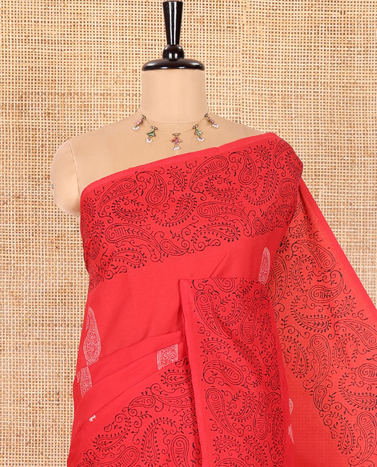 Red South Cotton Saree, Prettified with Paisley Motifs Block Printed All Over Its Body, Subtly Paisley Printed Border, and Comes with One Matching Blouse, and One Contrast Paisley Printed Blouse