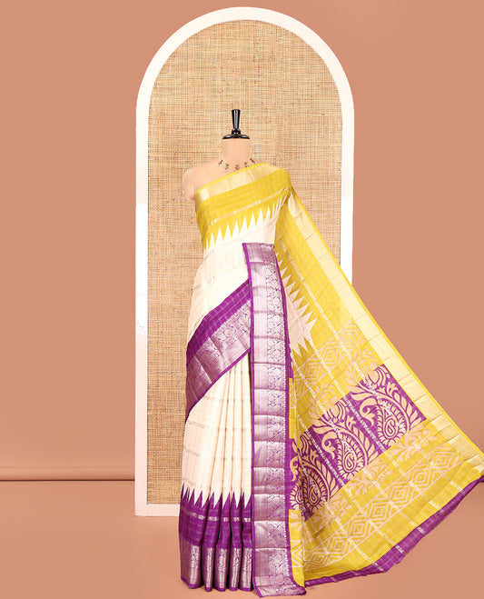 Off-White Fancy Georgette Saree, Gleamed Up with Zari Designs, Complemented by a Contrast Ganga-Jamuna Zari Temple Border of Traditional Designs, Pallu of Paisleys, and Paired with a Contrast Blouse