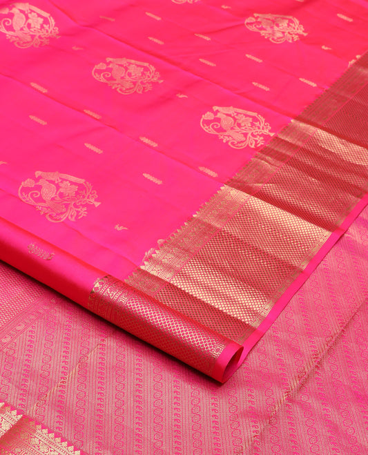 Pink zari buttas silk saree, zari border of thilakam mokku, muthu, kodi visiry, and then kuli kann designs, and traditional steeped pallu